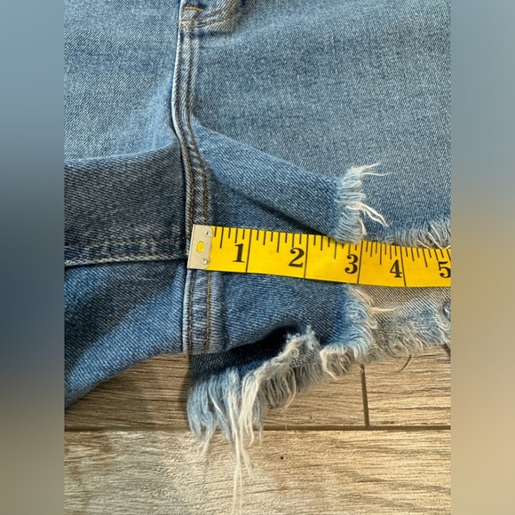 Abercrombie & Fitch~ Women’s The Mom Denim Distressed Shorts High Rise Size 24‎ - Picture 4 of 9